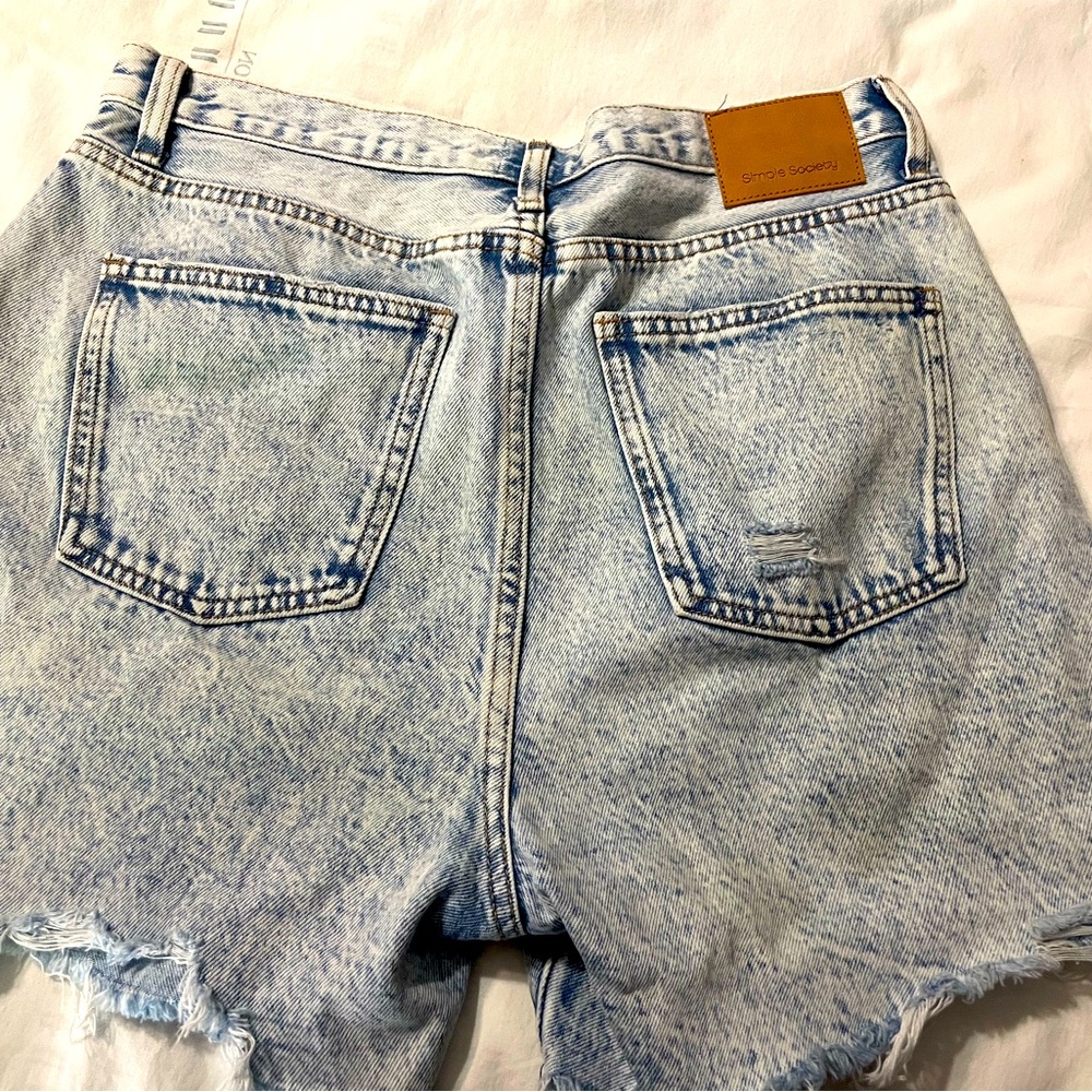 Ladies light washed high-rise denim jean shorts